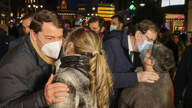 Rajoy reivindica un PP moderado alejado de políticas populistas y llama a frenar los «experimentos»