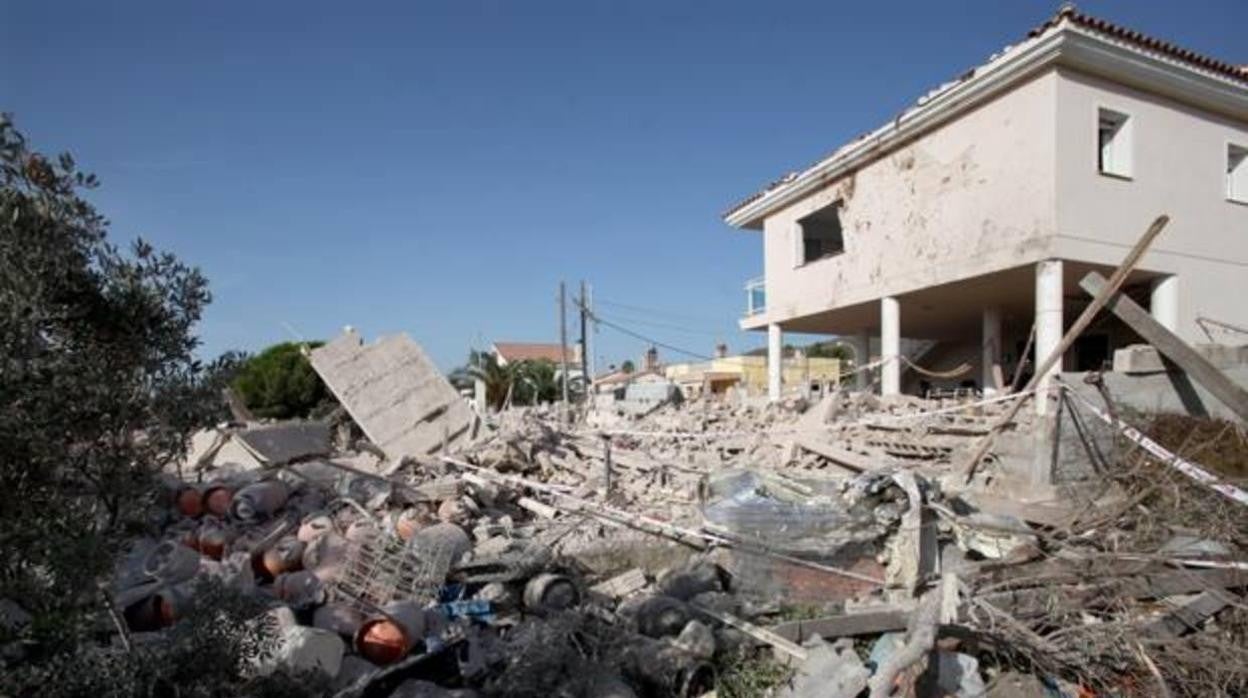 Vista de la casa de Alcanar tras la explosión