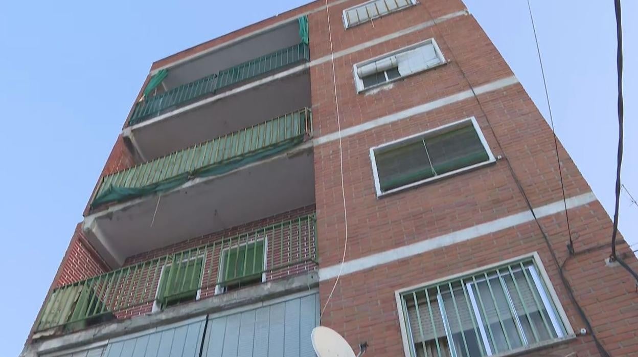 El edificio de Móstoles donde se produjeron los hechos