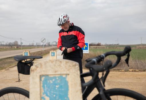 Francisco Igea ha paseado en bici este sábado por el Canal de Castilla entre Valladolid y Palencia