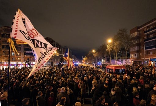 Manifestantes independentistas corta la Meridiana pese a la prohibición del Govern