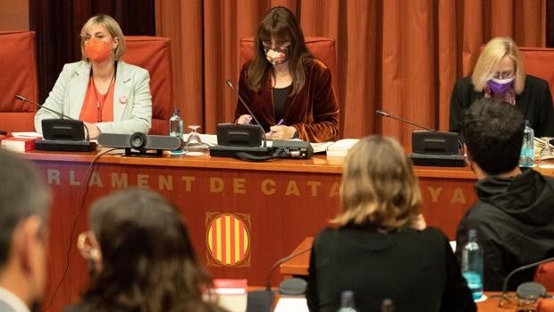 Borràs trata de esquivar las críticas planteando por sorpresa una nueva ley electoral catalana