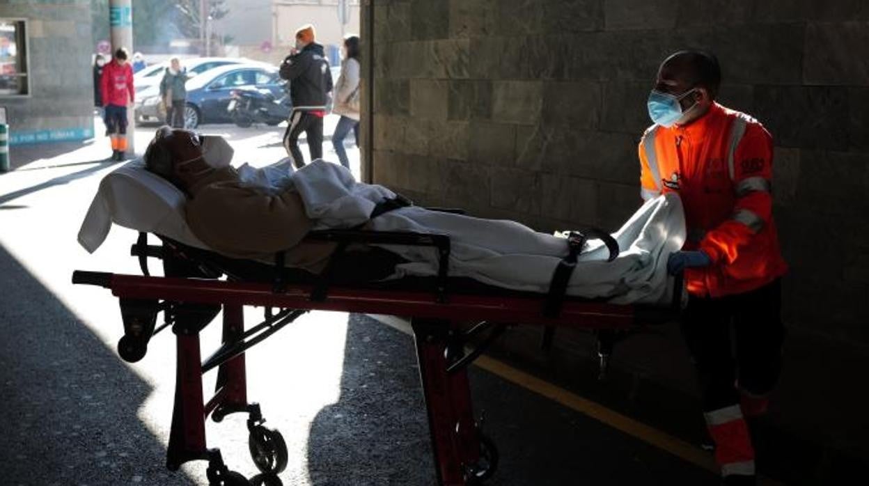 Aragón acumula una ola pandémica más que el resto de España. La séptima arrancó en octubre de 2021 y alcanzó su pico tras las navidades