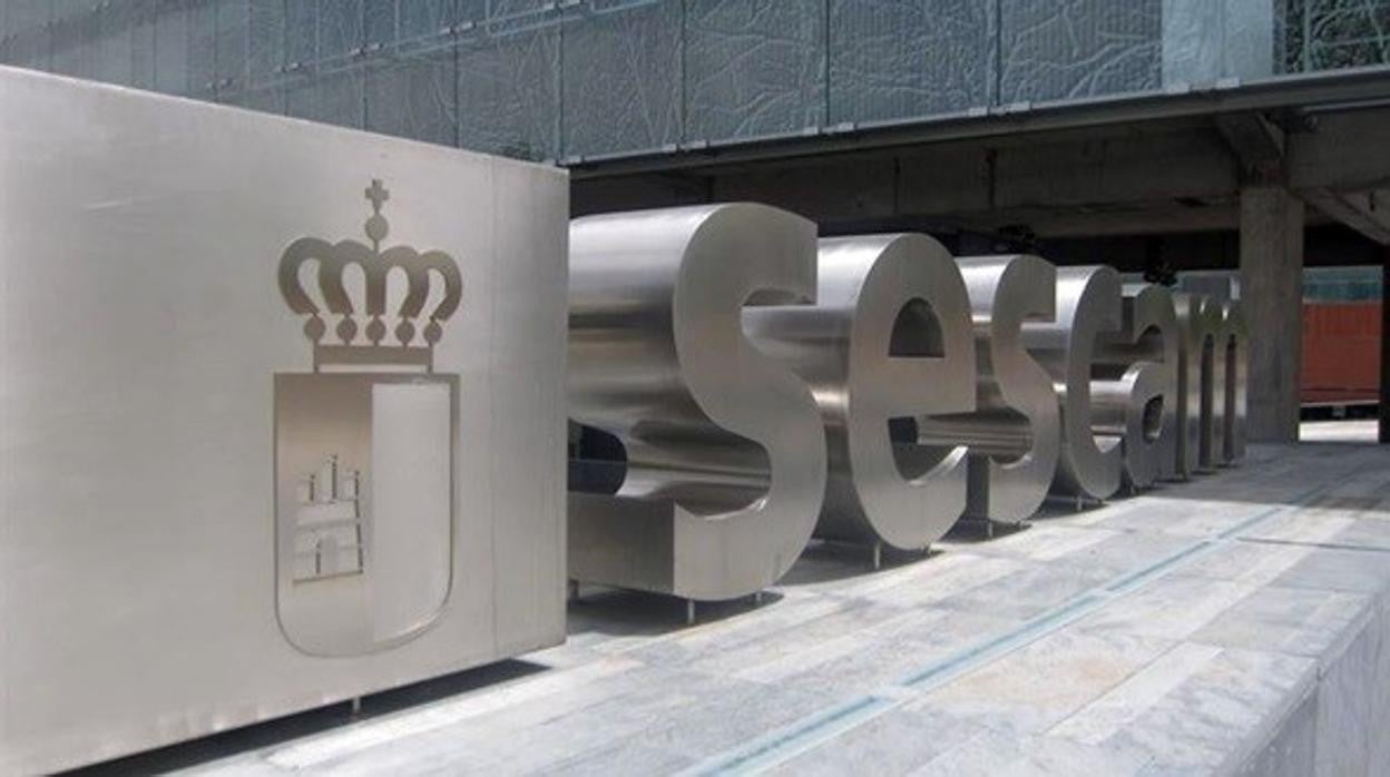 El Sescam, condenado por discriminar a una MIR embarazada