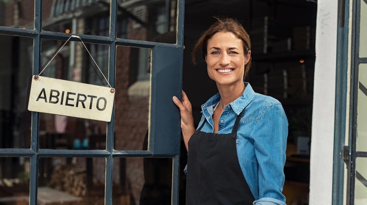 Una emprendedora a las puertas de su negocio