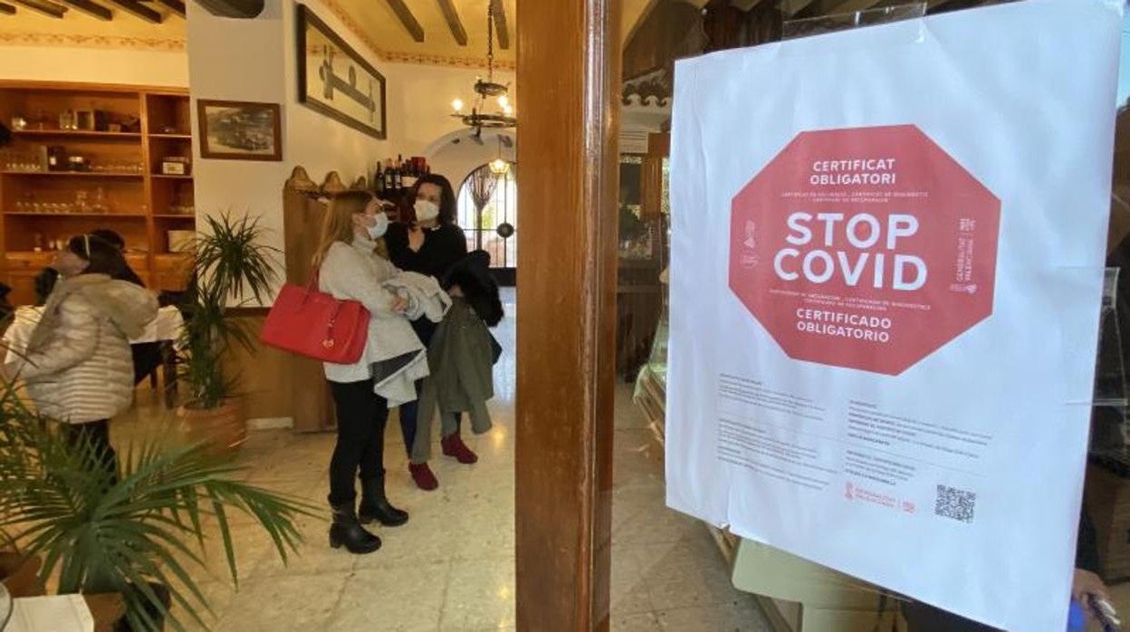 Exigencia del pasaporte covid en un restaurante de Alicante