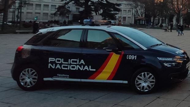 Circula ebrio con su bicicleta por la acera en Palencia y agrede a un anciano y un agente antes de ser detenido