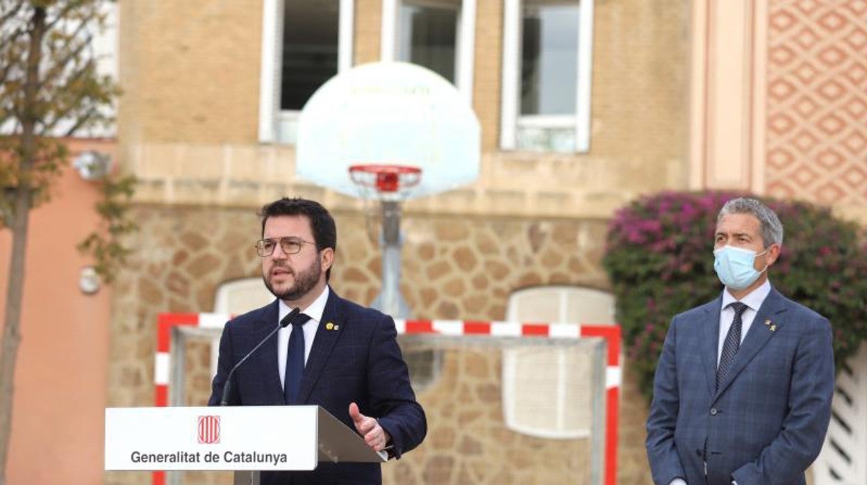 El presidente Aragonès, con el consejero Cambray anunció el cambio de calendario la semana pasada