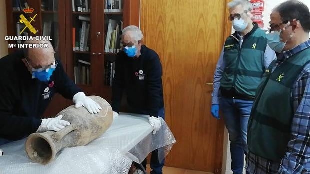 Descubren en una casa de Santa Pola un ánfora de la época altoimperial romana