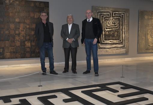 José Sanleón, junto al presidente de la Fundación, Rafael Alcón, y Fernando Castro.