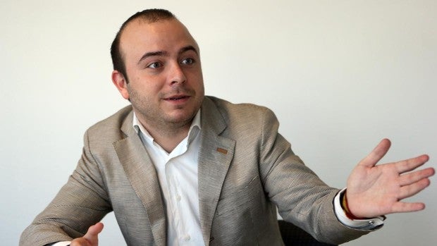 Primera víctima de la guerra entre Génova y Ayuso: el director de Alcaldía de Madrid dimite por el espionaje