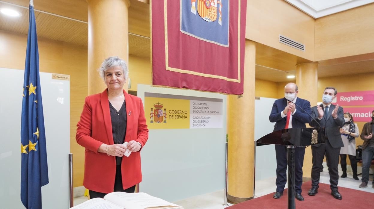 Mari Luz Fernández durante la toma de posesión , acompañada por José Luis Martínez Guijarro y Francisco Tierraseca