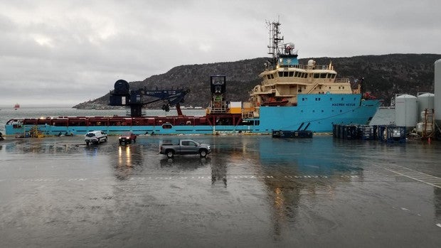El primer barco con víctimas llega a Terranova y este sábado lo harán los supervivientes