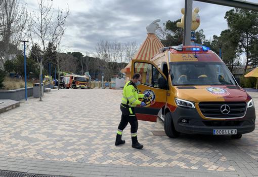 Trece heridos al derrumbarse 200 metros del falso techo del auditorio del Parque de Atracciones de Madrid