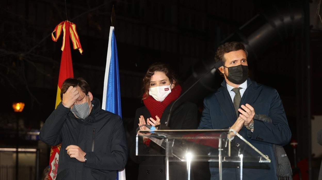 Martínez-Almeida, Díaz Ayuso y Casado, juntos el mes pasado, en un homenaje a Gregorio Ordónez