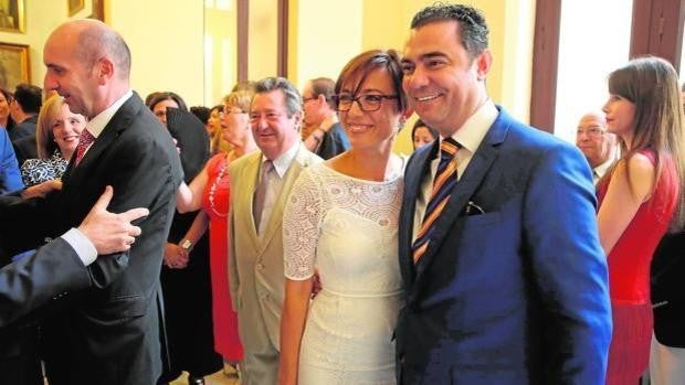 El marido de la directora de la Guardia Civil cobró de empresas que captaron ayudas de la Junta de Andalucía