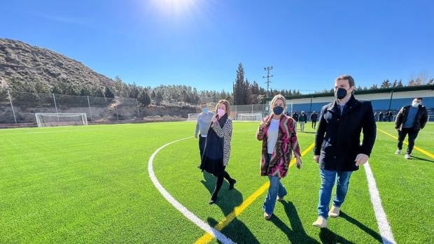 Acaban las obras en el campo de fútbol del Arroyo