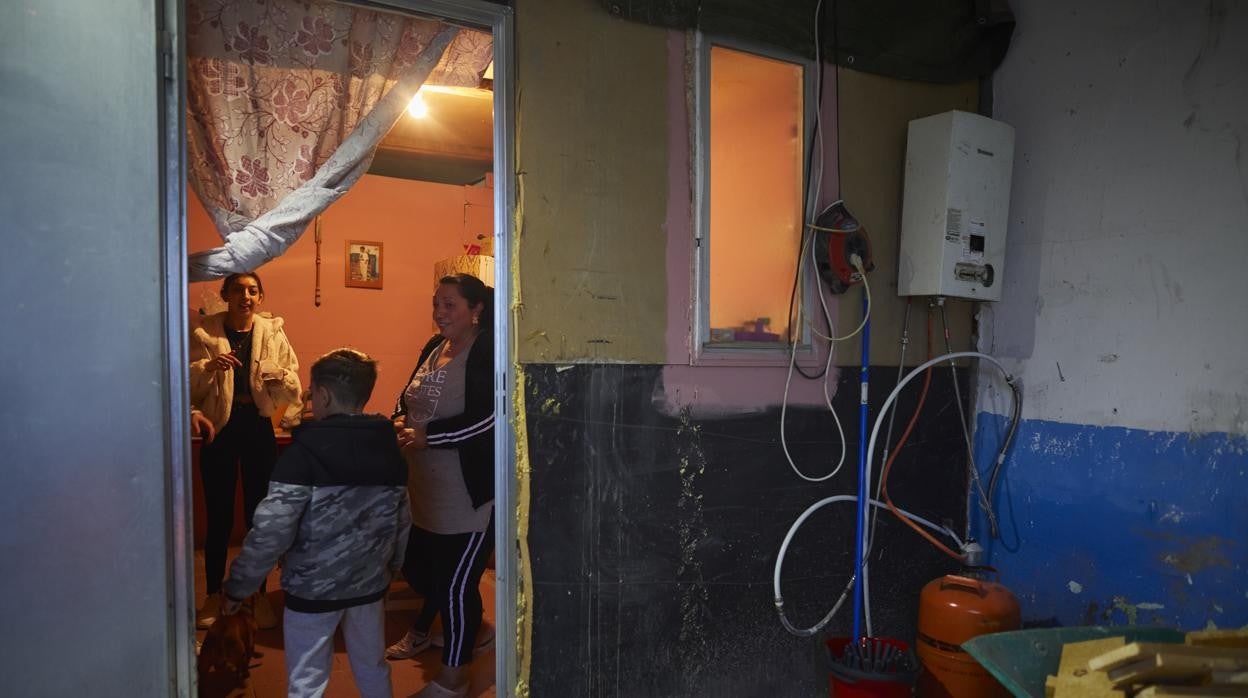 Una de las infraviviendas beneficiadas por los paneles solares