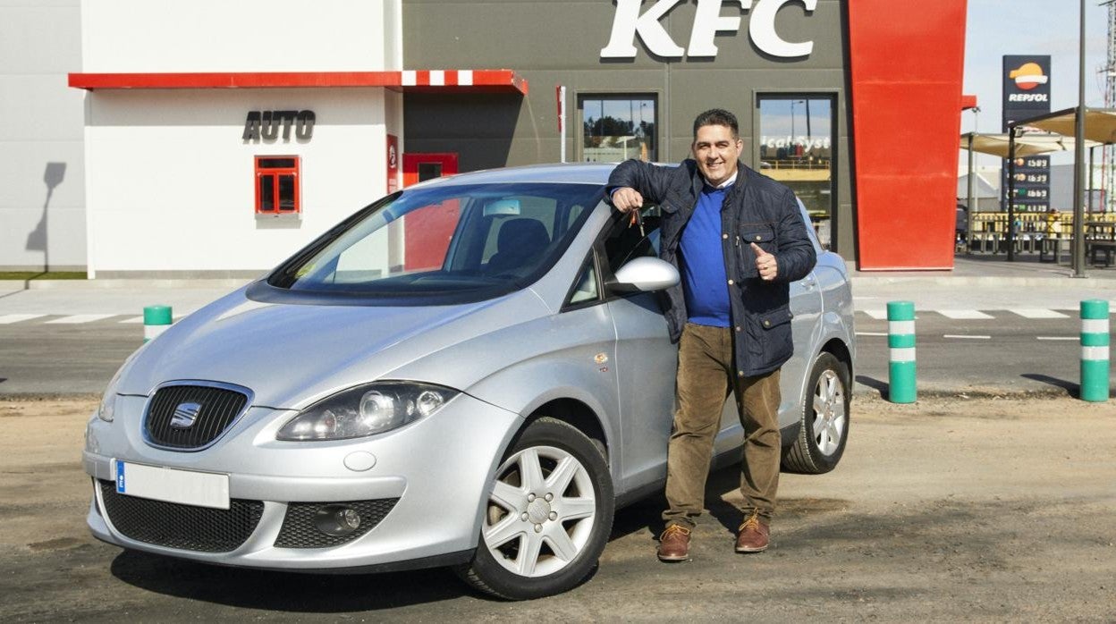 Rubén Gamero con su nuevo coche