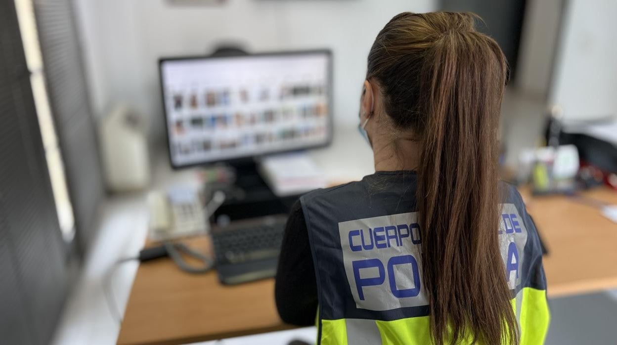 Una investigadora de la Policía Nacional