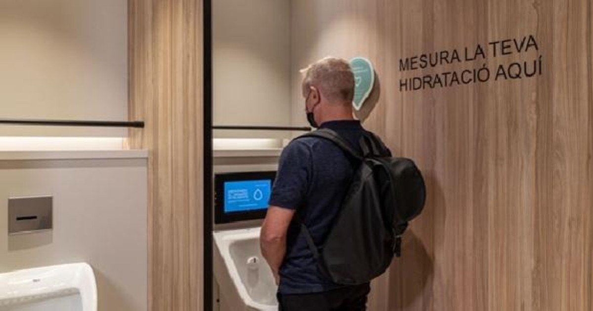 El nuevo urinario de la Estación de Sants concienciará a los usuarios sobre la deshidratación