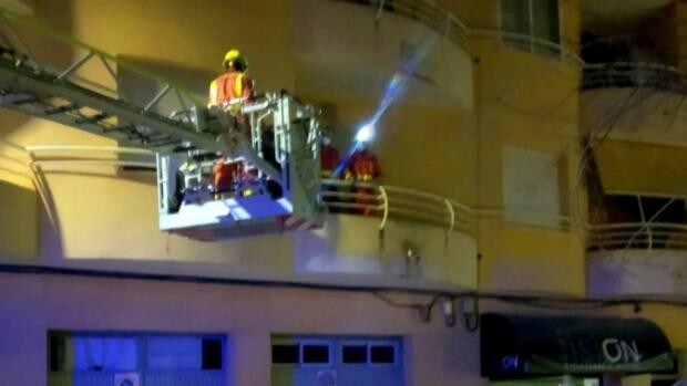 Una mujer cae desde un tercer piso tras intentar entrar a su casa por el balcón en Valencia