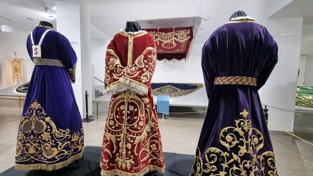 El Museo de Semana Santa de Hellín acoge la exposición «Bordados de Pasión»