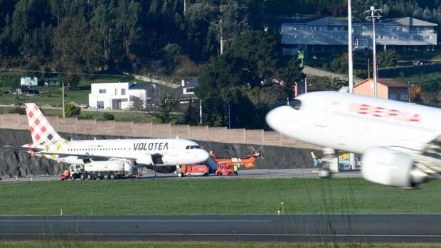 Identifican al autor de la falsa amenaza de bomba que paralizó el aeropuerto coruñés