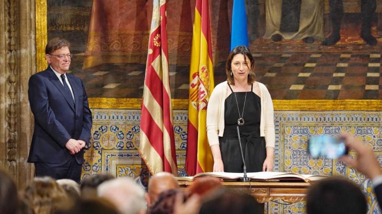 La consellera Rosa Pérez Garijo, en su toma de posesión junto al presidente de la Generalitat Valenciana, Ximo Puig