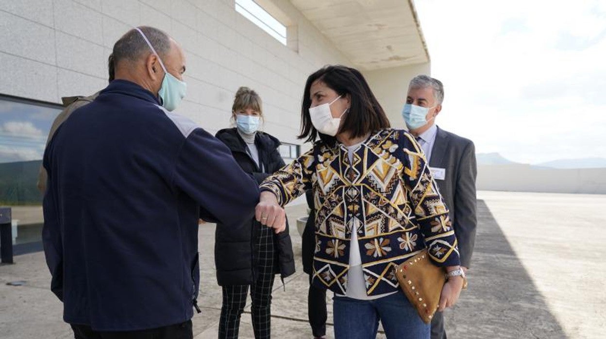 La consejera de Igualdad, Justicia y Políticas Sociales, Beatriz Artolazabal, visitan el centro penitenciario de Zaballa