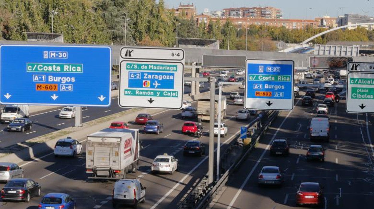 Un tramo de la M-30, con la velocidad limitada a 70 km/h por contaminación