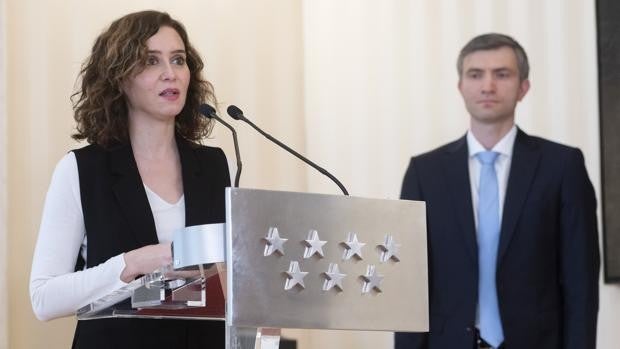 Madrid se ofrece a acoger refugiados de Ucrania en viviendas, prefabricados y hoteles, y a escolarizar a sus hijos