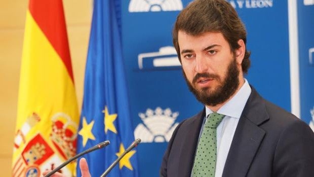 Cabreo de Vox por el anuncio del PP de una candidatura propia para presidir las Cortes