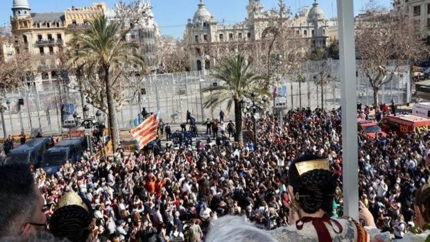 Fallas Valencia 2022: qué pirotecnia dispara la segunda mascletà en la plaza del Ayuntamiento