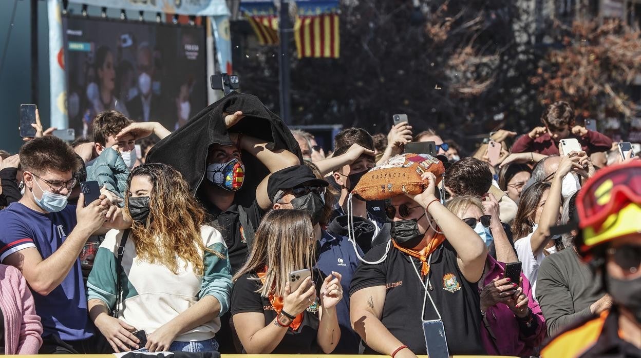 Imagen tomada en la primera mascletà de las Fallas 2022