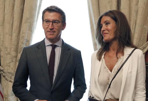 Feijóo junto a su pareja, Eva Cárdenas, en una imagen de 2019