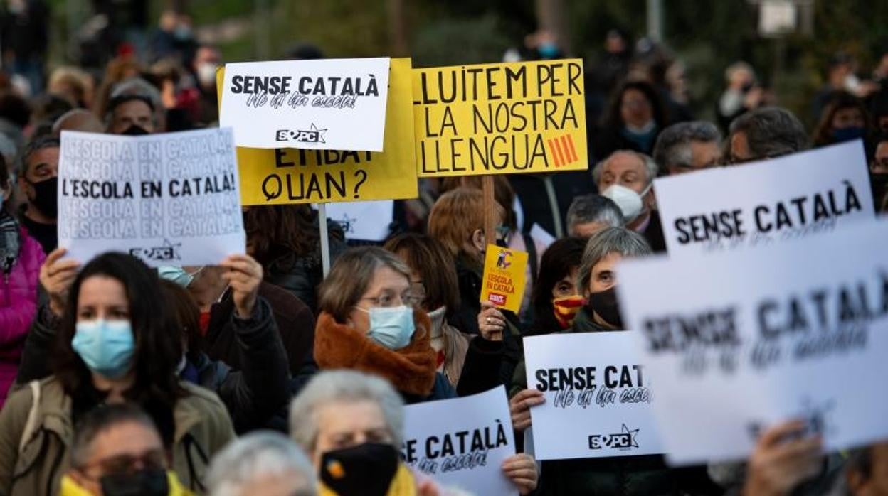 Manifestación en Canet contra la aplicación del 25% del castellano en las aulas /