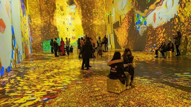 Metamorfosis tecnológica en Matadero: abre el mayor centro de arte inmersivo de España con la obra de Klimt