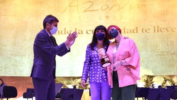 La escritora María Zaragoza Hidalgo se alza con el Premio Azorín con su obra 'La biblioteca de fuego'