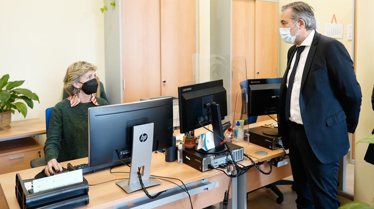 El consejero de Justicia, Enrique López, durante su visita al Tribunal Superior de Justicia de Madrid