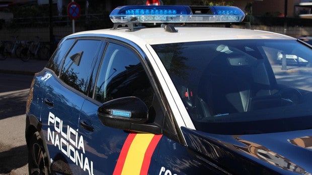 Detienen a un joven por amenazar a los conductores con un revólver desde su coche en Valencia