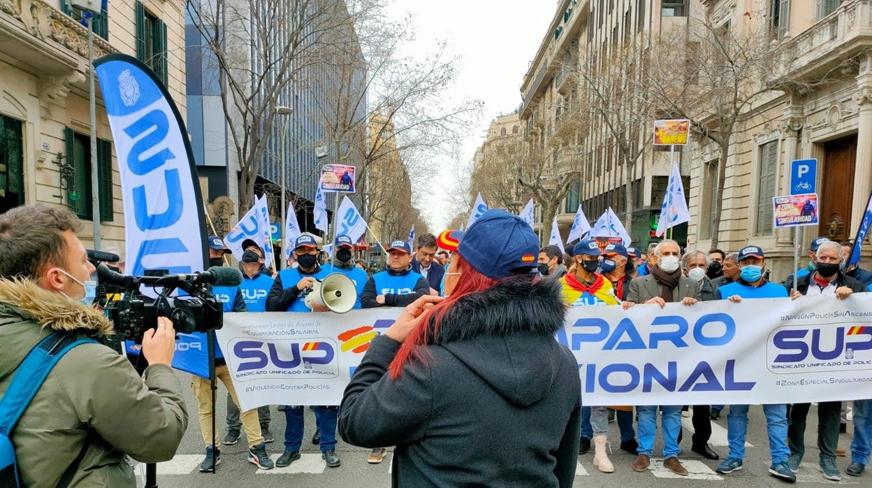 Momento de la manifestación de policías en Barcelona