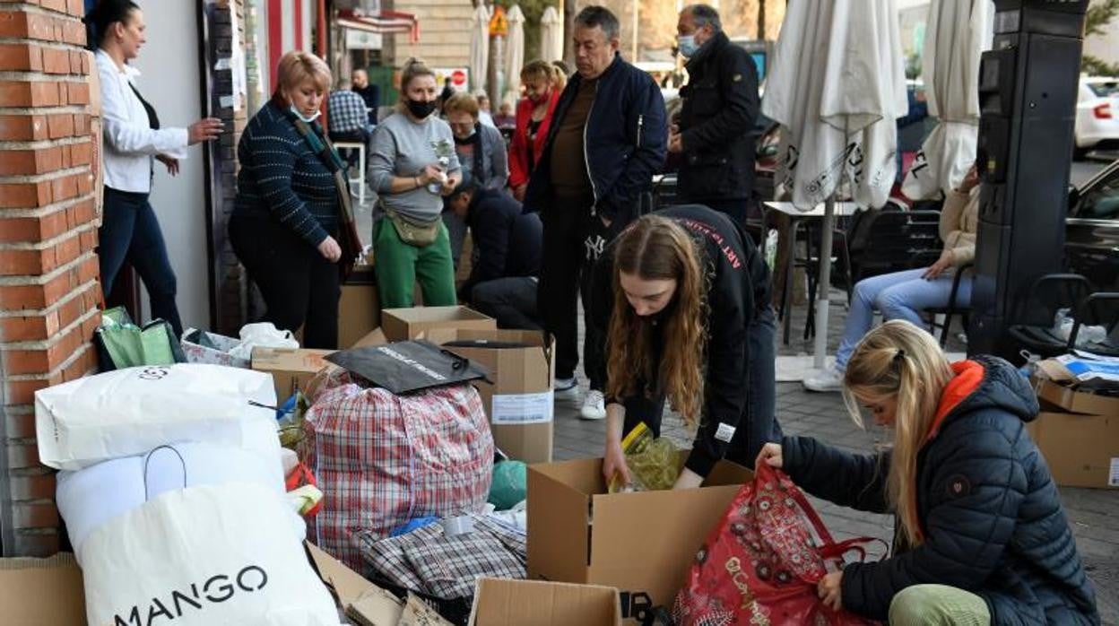 Donaciones recibidas en un supermercado ucraniano de Madrid