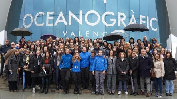 Global Omnium reúne a las «Mujeres del Agua» en una exposición en el Oceanogràfic