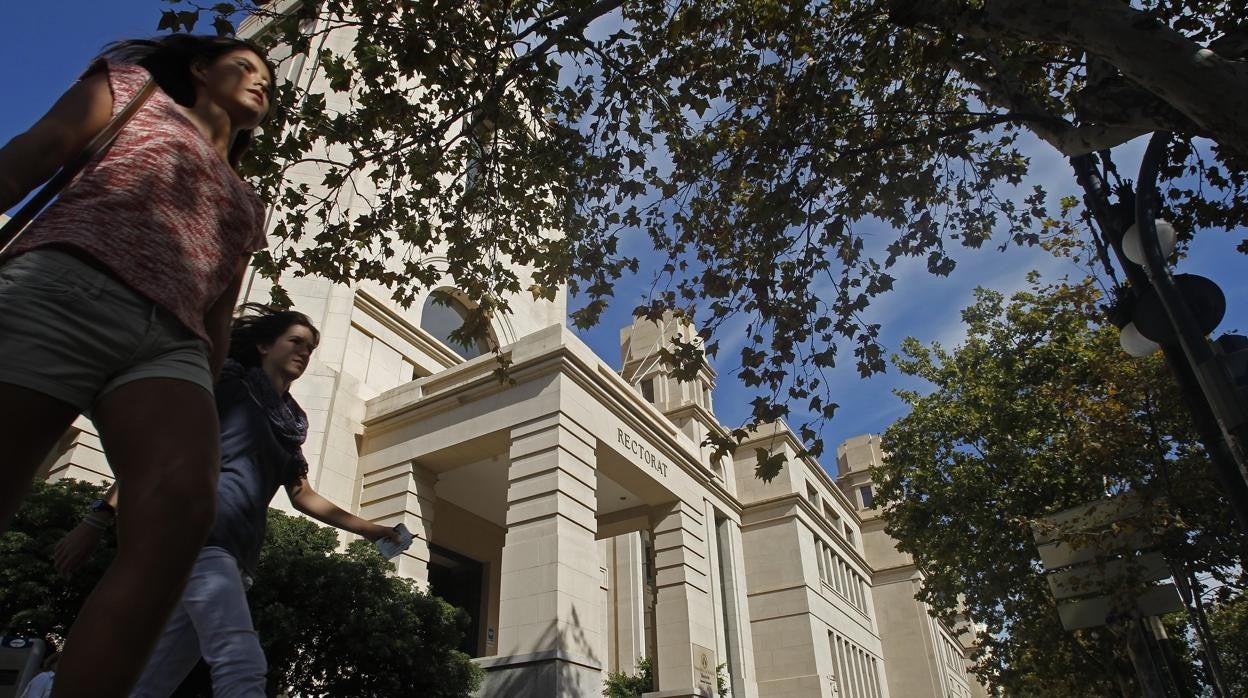 Una imagen de archivo del Rectorado de la Universidad de Valencia