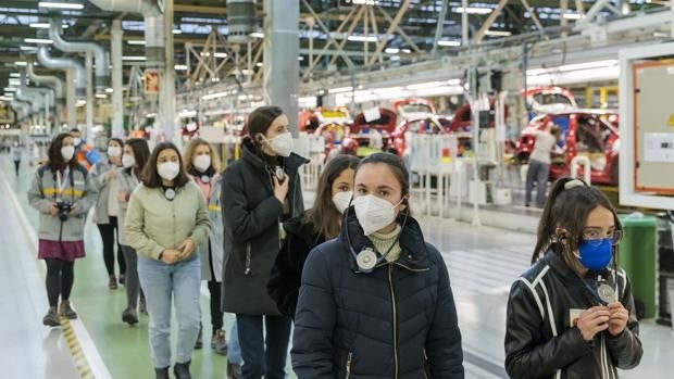 Renault anima a las hijas de sus empleados a interesarse por la educación STEM