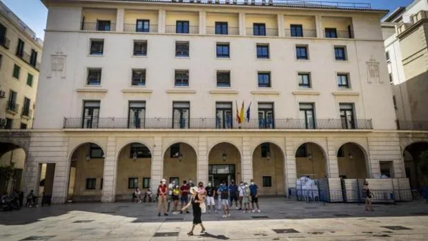 Condenan a dos años de prisión a dos empresarios por defraudar 300.000 euros a la Seguridad Social en Alicante