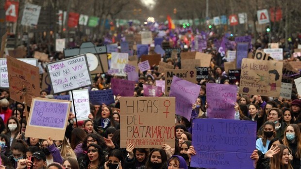 15.000 personas se manifiestan en Barcelona por el Día de la Mujer