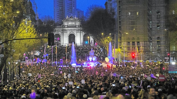 Manifestación del 8-M, el año pasado, a su paso por la Puerta de Alcalá