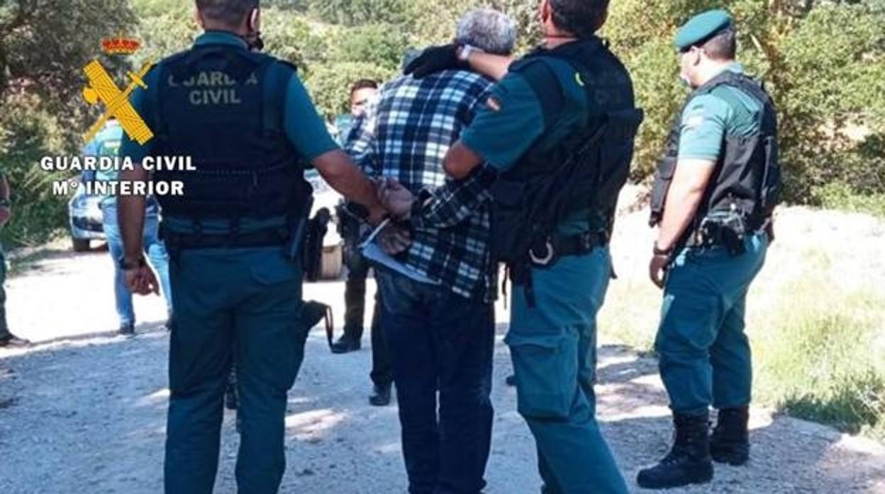 Momento de la detención del condenado en la localidad vallisoletana de Corrales del Duero